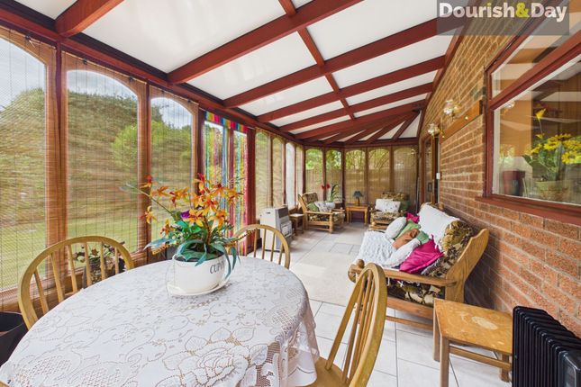 21 Woodlands Grove, Whitchurch photo 3
