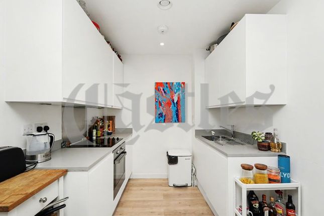 flat 8 Opal house, Apple Tree Road, London photo 3