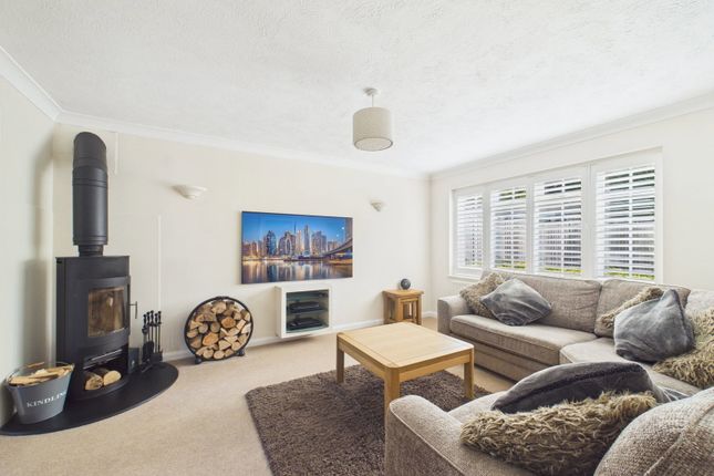7, Rook Way, Horsham photo 2
