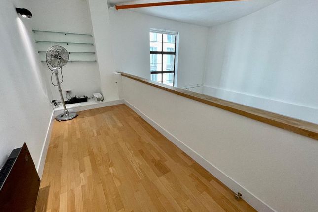 Flat to rent in Dickinson Street, Manchester