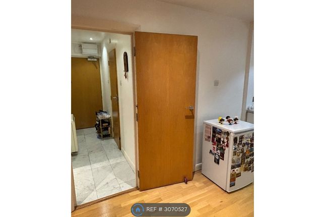 Flat  Olivia Court, Tapster Street, Barnet photo 5