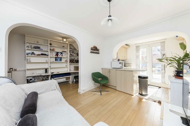 Thornfield Road, London photo 2
