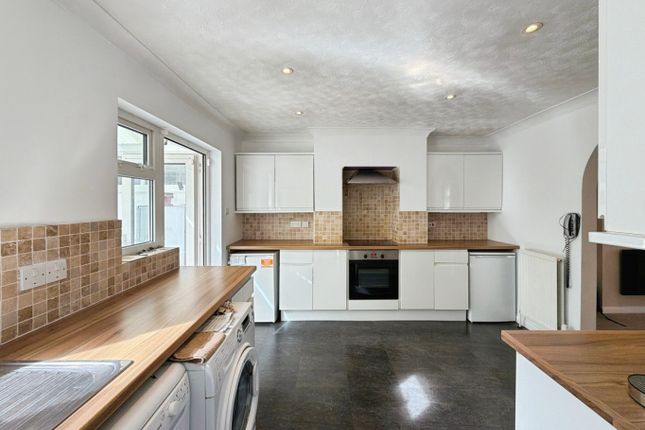 10 Oxford Avenue, Burnham, Buckinghamshire photo 2