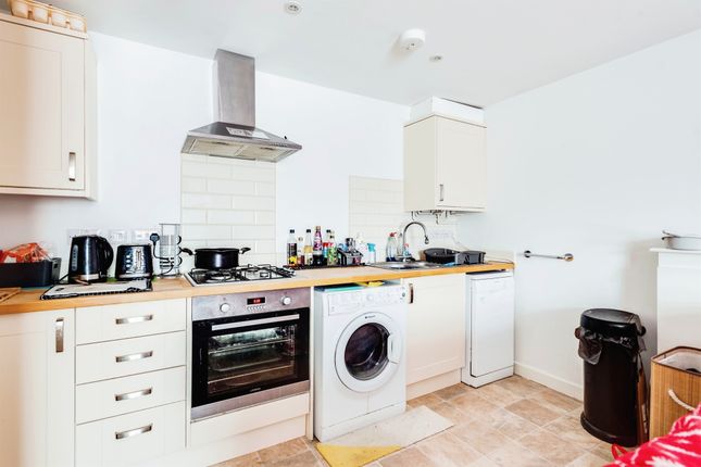 Flat for sale in Fullwell Close, Abingdon