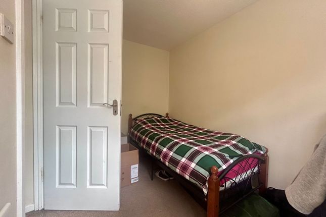 41 Bramble Avenue, Milton Keynes photo 5