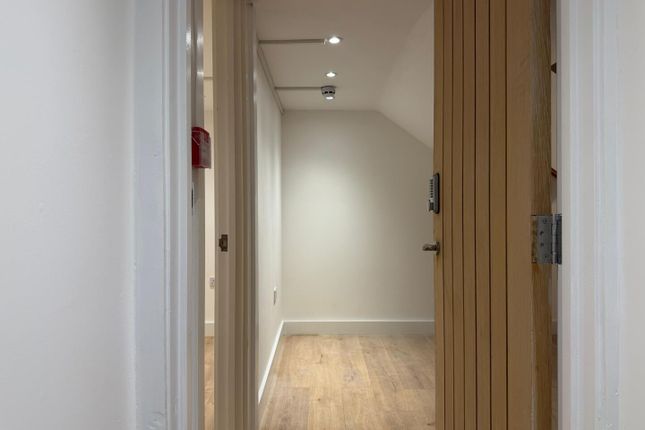 Flat 5, 24 Turkey Street, Enfield photo 3