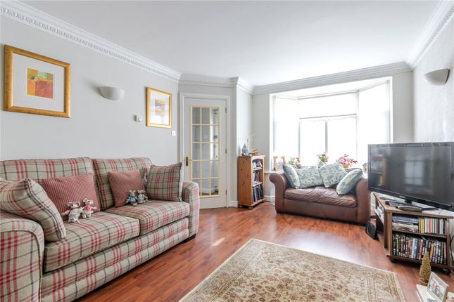 13, Linden Square, Uxbridge photo 2