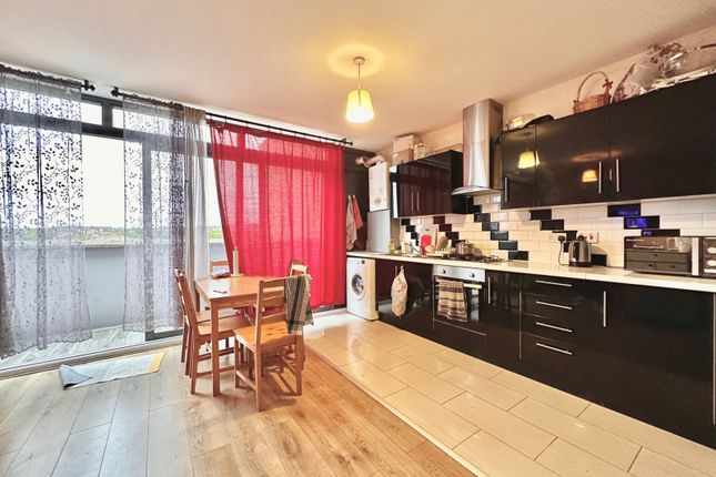 Spacious Three-Bedroom Flat Â€“ Caxton Road, Wimbledon Sw19