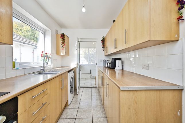 Kenmore Drive, Yeovil photo 3