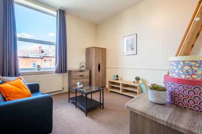 Flat to rent in Victoria Terrace, Leeds