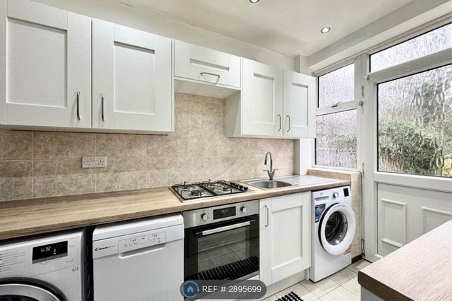 3-bed house on Windle Hall Drive, St Helens, £1,000/mo