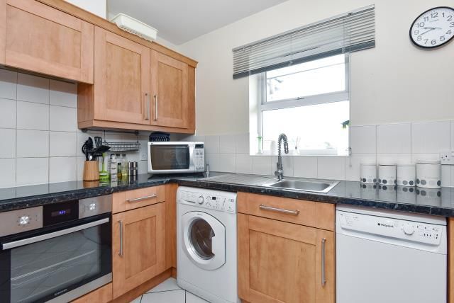 56, International Way, Sunbury-on-thames photo 4