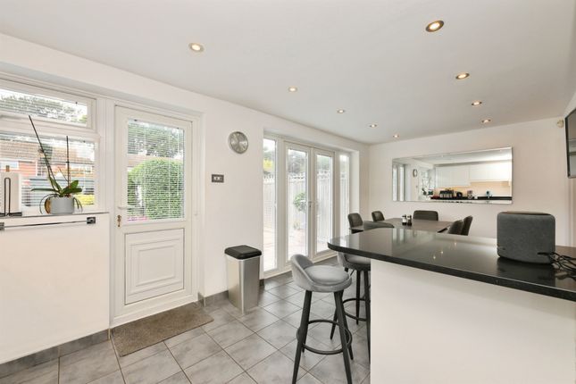 13, The Croft, Broxbourne photo 2