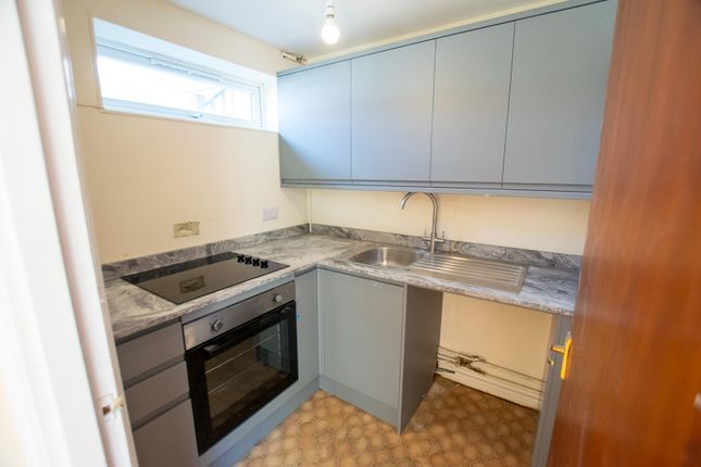 Lower Flat, West Kent House, Western Road, Crowborough photo 2