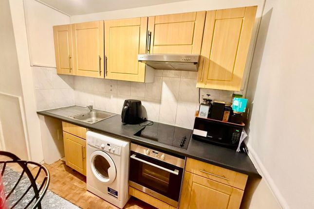 Flat 5, Rowan House, London photo 5