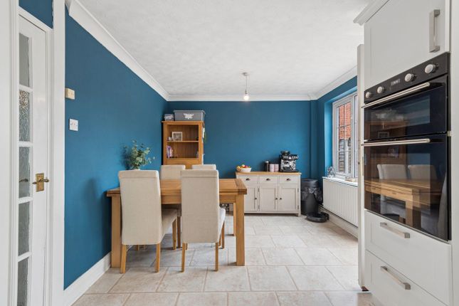 25, Grange Close, Hitchin photo 4