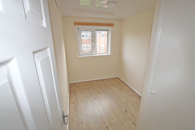 32, York Close, Accrington photo 5