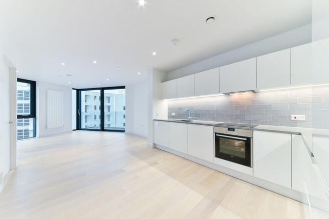 Flat to rent in Summerston House, Royal Wharf, London