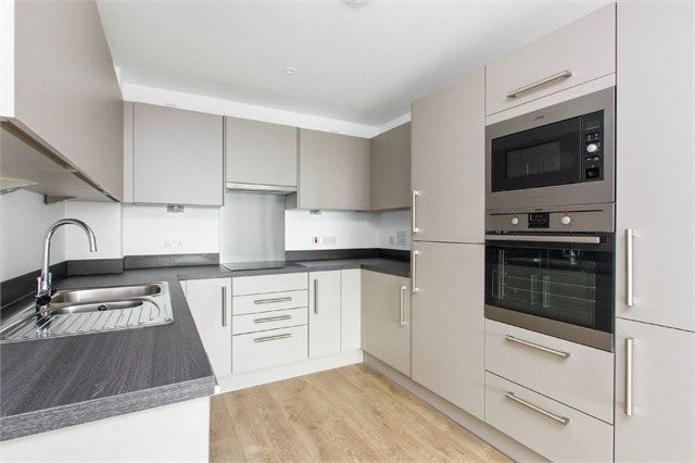 Thumbnail Flat to rent in 17 Bessemer Place, North Greenwich, London