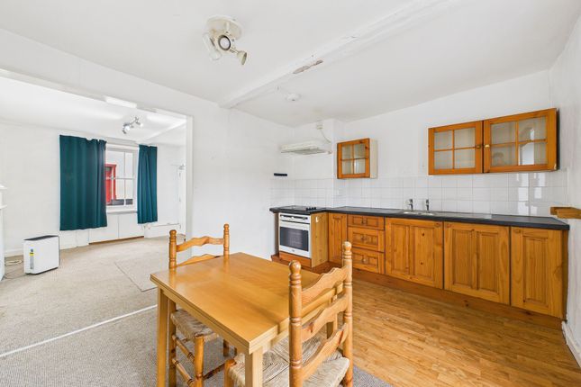 Flat 1, 80 High Street, Crediton photo 2