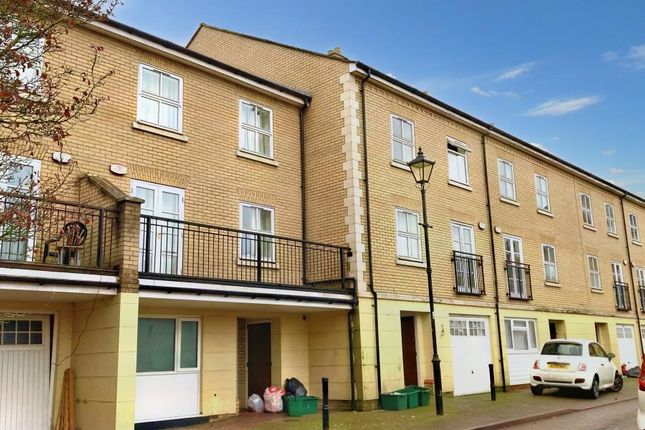 Town house to rent in Albany Gardens, Colchester