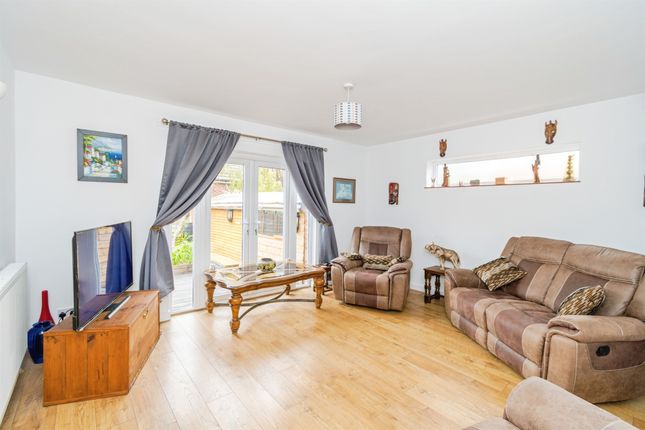 12, Megan Road, Southampton photo 4