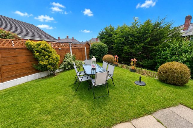 19, Chanters Close, Manchester photo 3