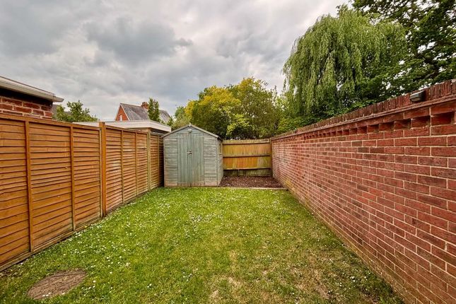 27, FLORENCE GARDENS, THATCHAM photo 2