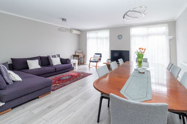 20 Highview Gardens, Edgware photo 4