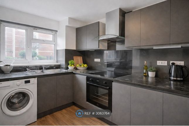 Flat, Tomson House St Saviours Estate, London photo 4