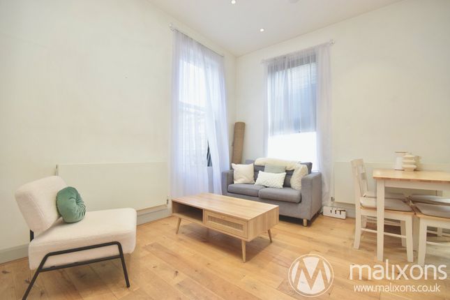 Flat to rent in Dorothy Road, London