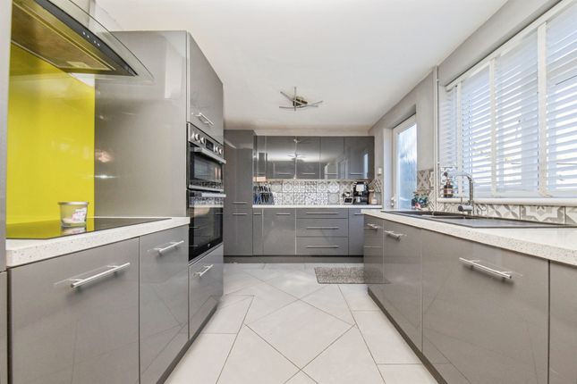 32, Greenfinch Avenue, IPSWICH photo 3