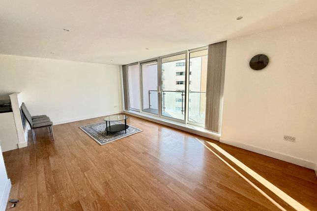 3, Albert Basin Way, LONDON photo 2