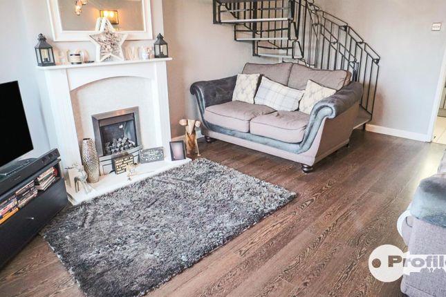49, Pyeharps Road, Burbage photo 2