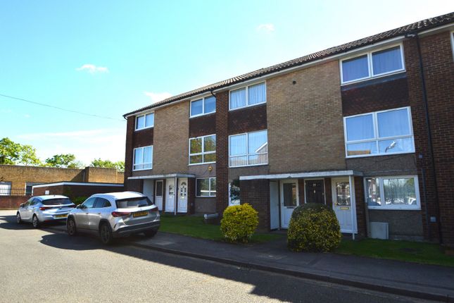 Maisonette to rent in Shelley Close, Slough, Berkshire