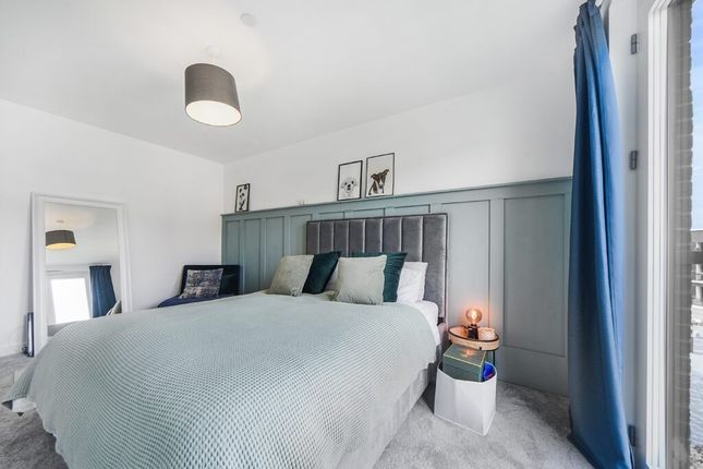 Town house for sale in Villiers Gardens, London