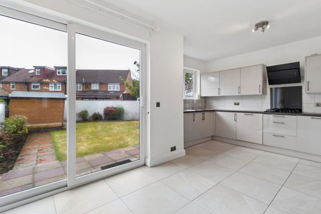 139, Woodlands, Harrow photo 3
