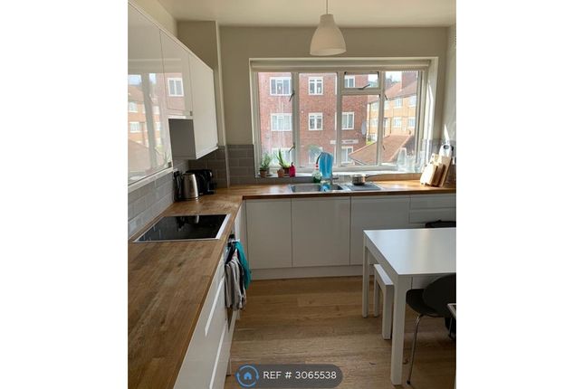 Flat, Estella House Henry Dickens Court St Anns Road, London photo 3