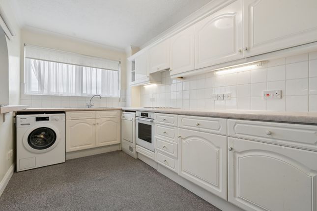 Farington Acres, Vale Road, Weybridge photo 4