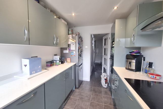 7, Coverdale, HEMEL HEMPSTEAD photo 5