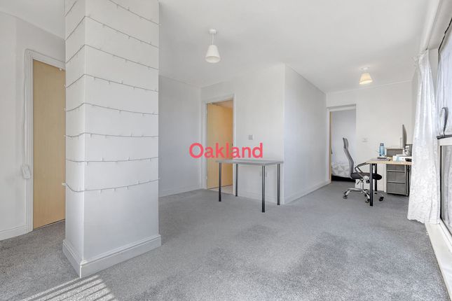 Flat 40, City Gate House 399-425 Eastern Avenue, Ilford photo 4