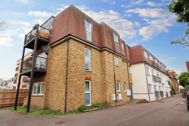 Thumbnail Flat for sale in Boundary Close, Kingston Upon Thames