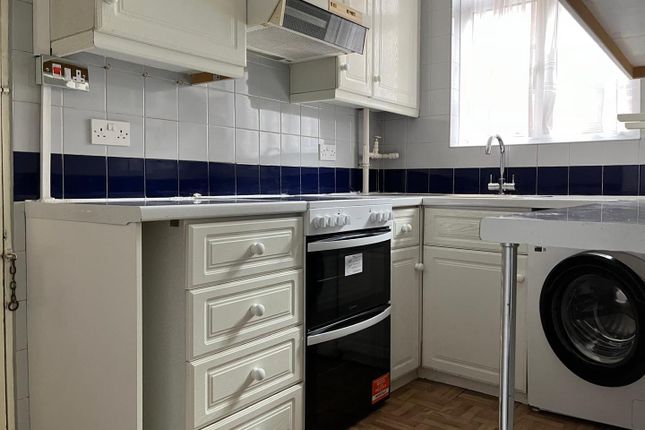 Thumbnail Flat to rent in Hammersmith Road, London