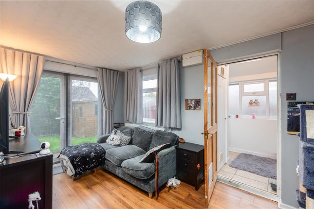 17, Delfan, Swansea photo 4