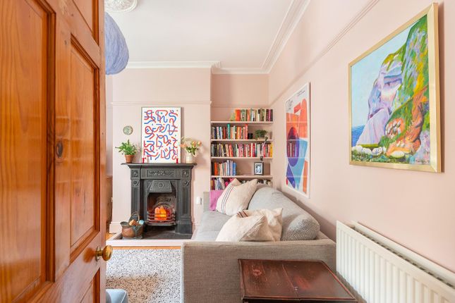 2N5Bfs - Living Room F.Jpg