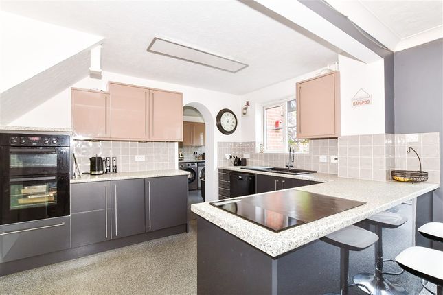 Chippendayle Drive Harrietsham, Maidstone photo 4