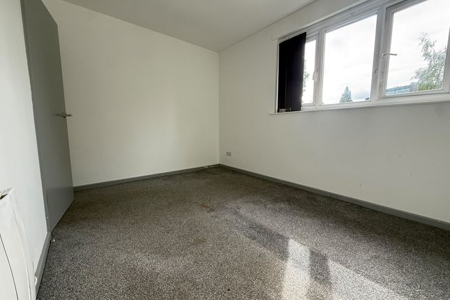 Flat 10, Cecil Court, Cecil Avenue, BRADFORD photo 4