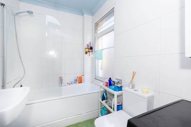 Flat 2, 229 Fordwych Road, London photo 5