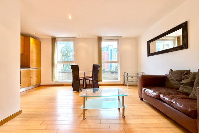 8, Helion Court, London photo 3