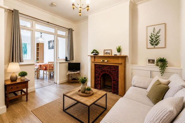 155 Long Lane, London photo 2